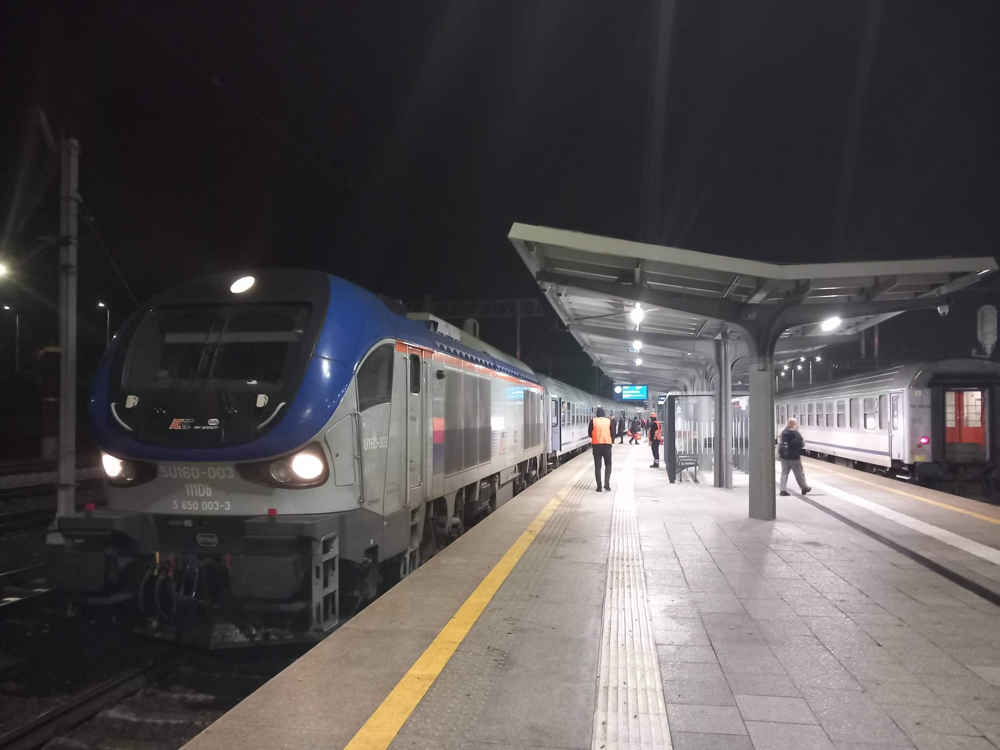 Inforail - Awaria lokomotywy pociągu „Biebrza”. Utrudnienia w ruchu na linii Giżycko – Sterławki Wielkie