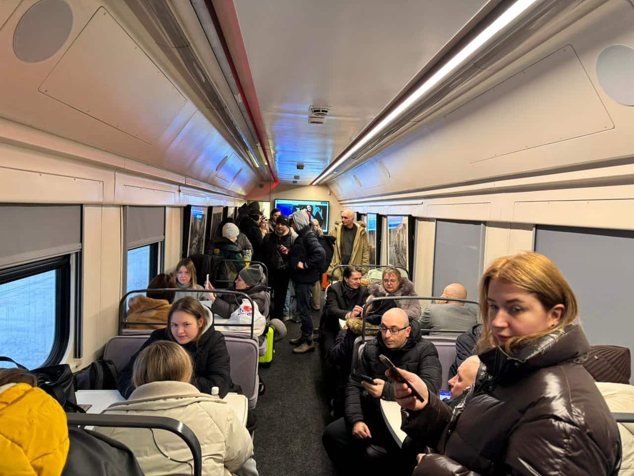 Inforail - Przebudowa dworca PKP w Chełmie opóźniona. Koleje Ukraińskie udostępniły dla pasażerów wagony grzewcze