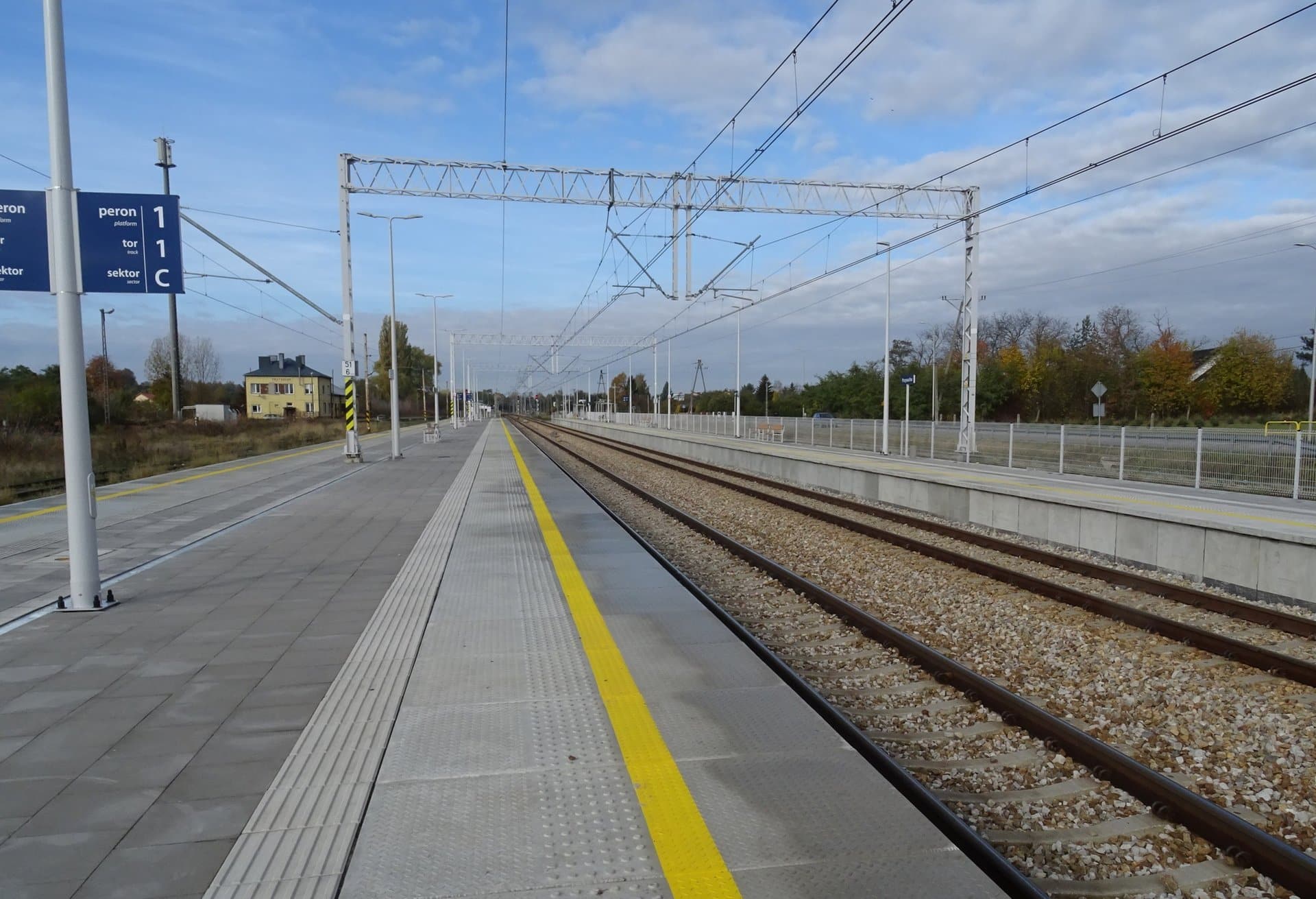 Inforail - Zakończono kolejny etap modernizacji linii Tomaszów Mazowiecki – Radom. Pociągi pojadą 120 km/h