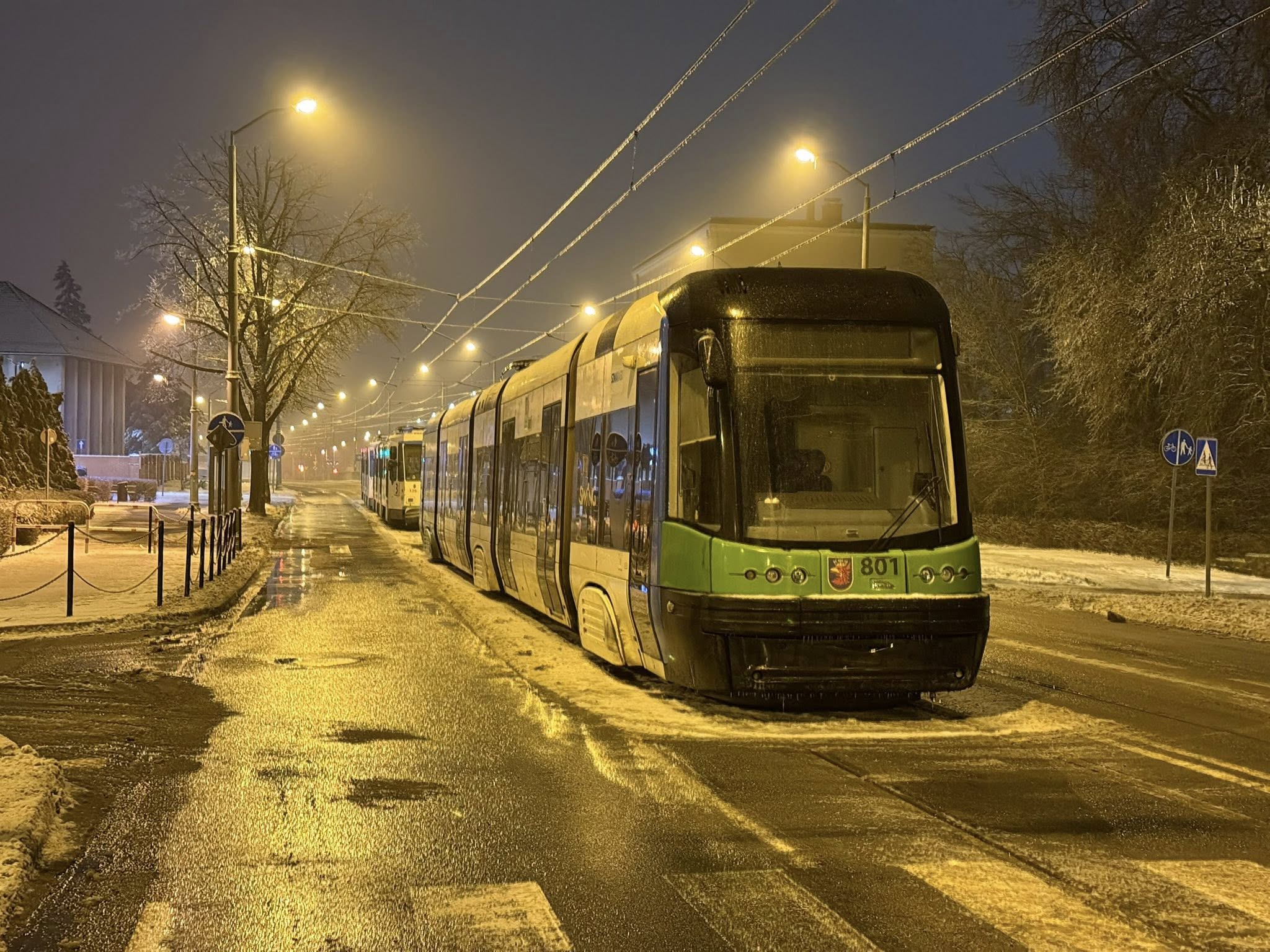 Infotram - Szczecin przygotowuje się na gołoledź i nie chce popełnić błędów ze stycznia. 11 tramwajów zabezpieczy sieć trakcyjną