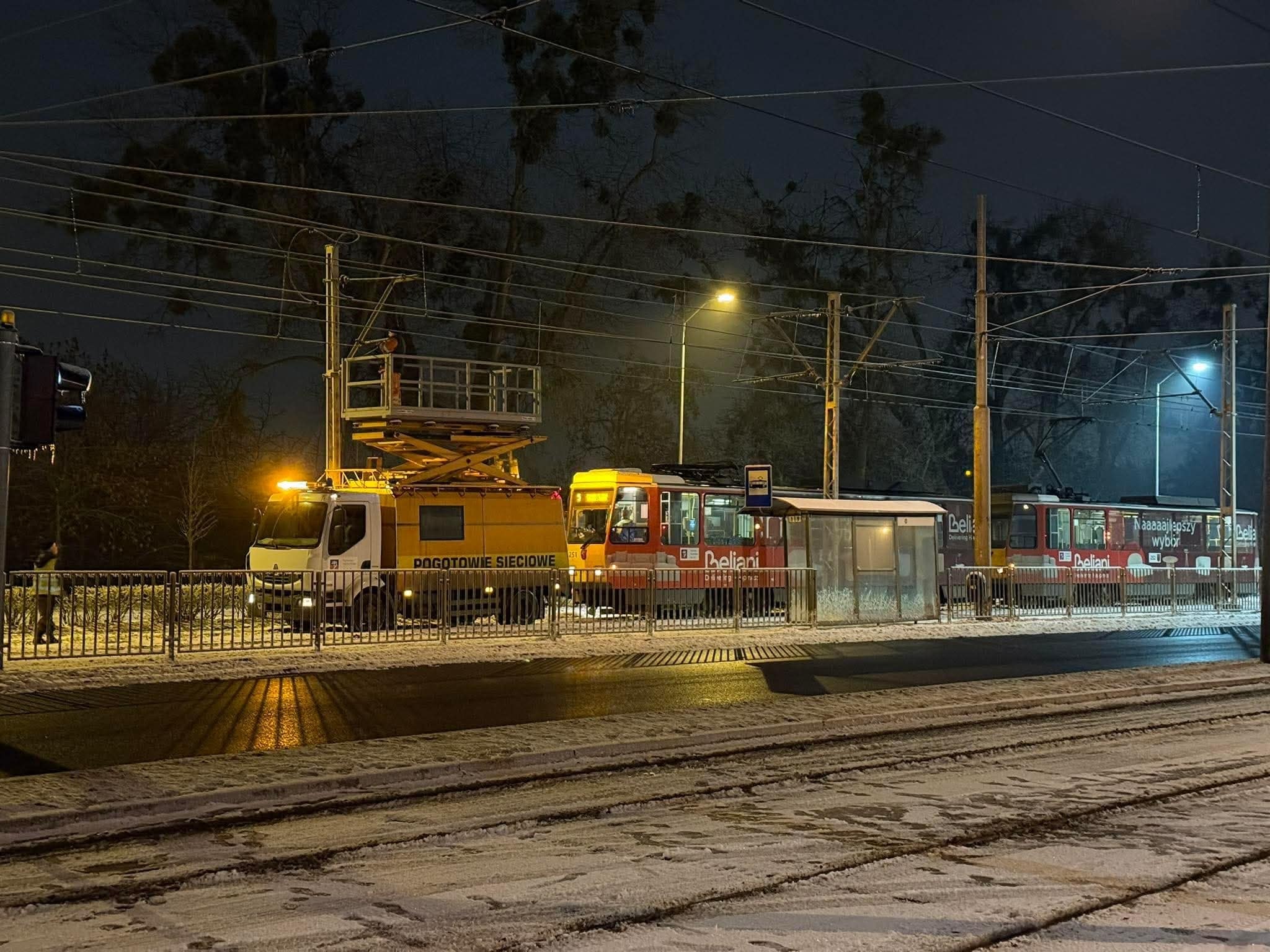 Infotrans - Trzeci dzień oblodzenia w Szczecinie: 5 linii tramwajowych nie kursuje. Działa ZKA