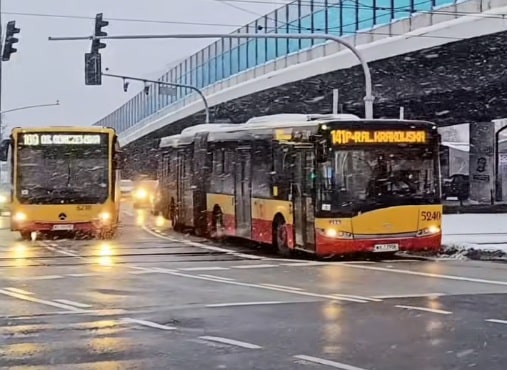Infobus - Idą mrozy. Na ulice Warszawy wracają autobusy specjalne „Ogrzej się”