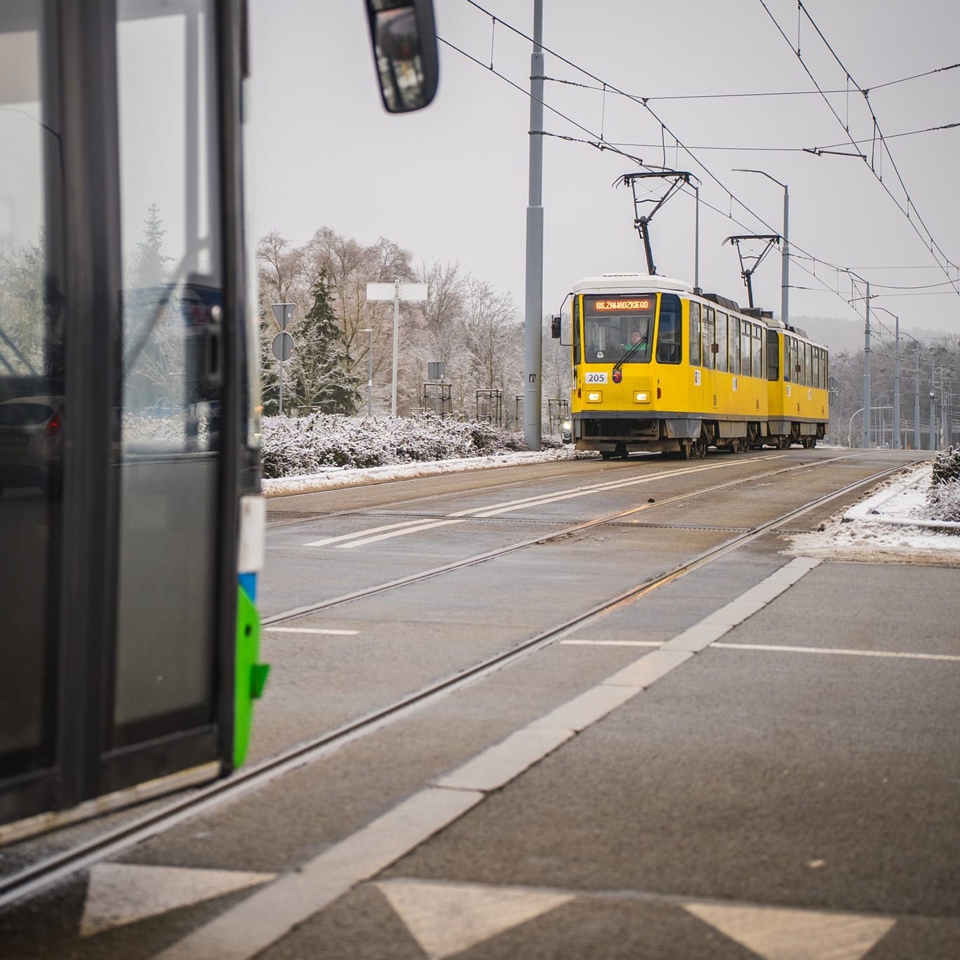 Infotrans - Szczecin cały czas z ZKA. Utrudnienia w komunikacji w związku z oblodzeniem trakcji