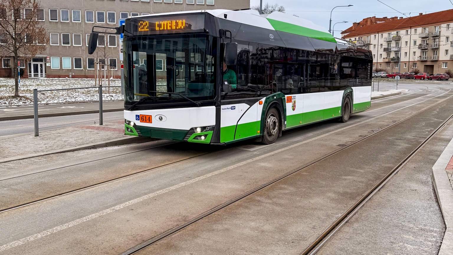 Infobus - Autobusy ustępują miejsca trolejbusom. Pilzno elektryfikuje linię 22 ze Škodą i Solarisem