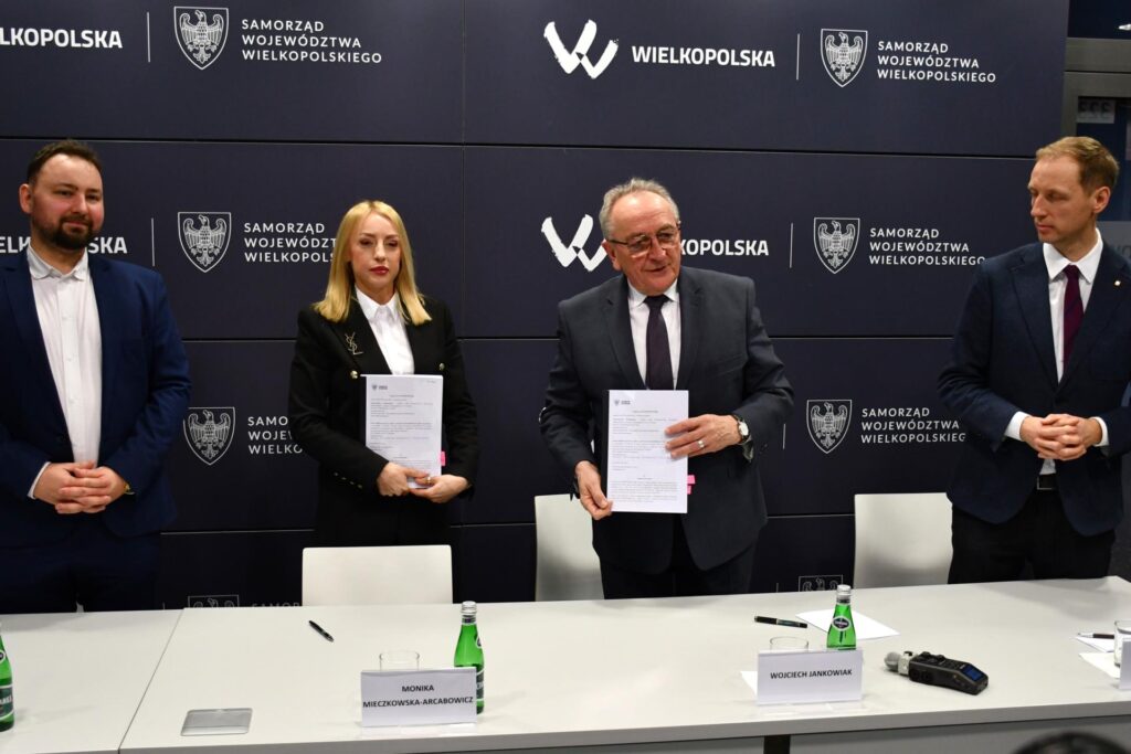 Podpisanie umowy na naprawy 48WE