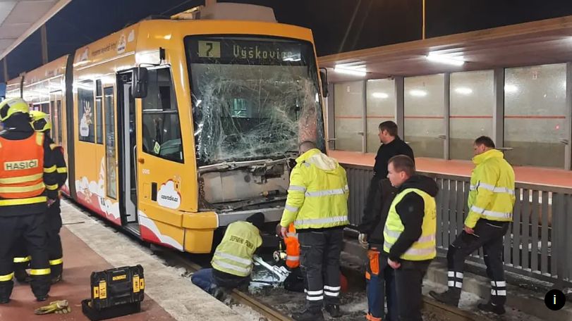 Infotram - Zderzenie dwóch tramwajów w Ostrawie. Dwie osoby ranne, w tym motornicza