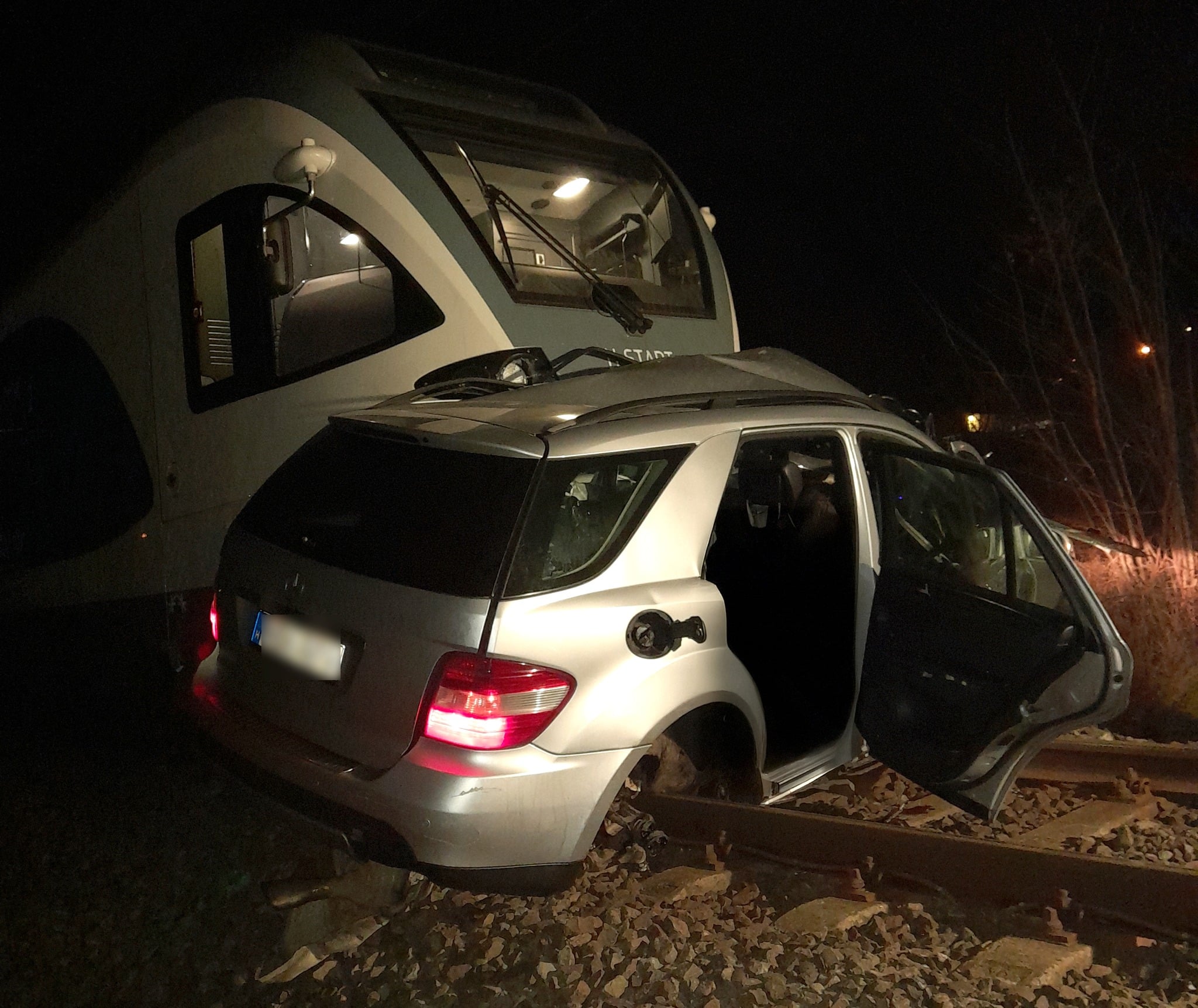 Inforail - Tragiczny początek roku na Węgrzech. Cztery osoby zginęły w zderzeniu z pociągiem