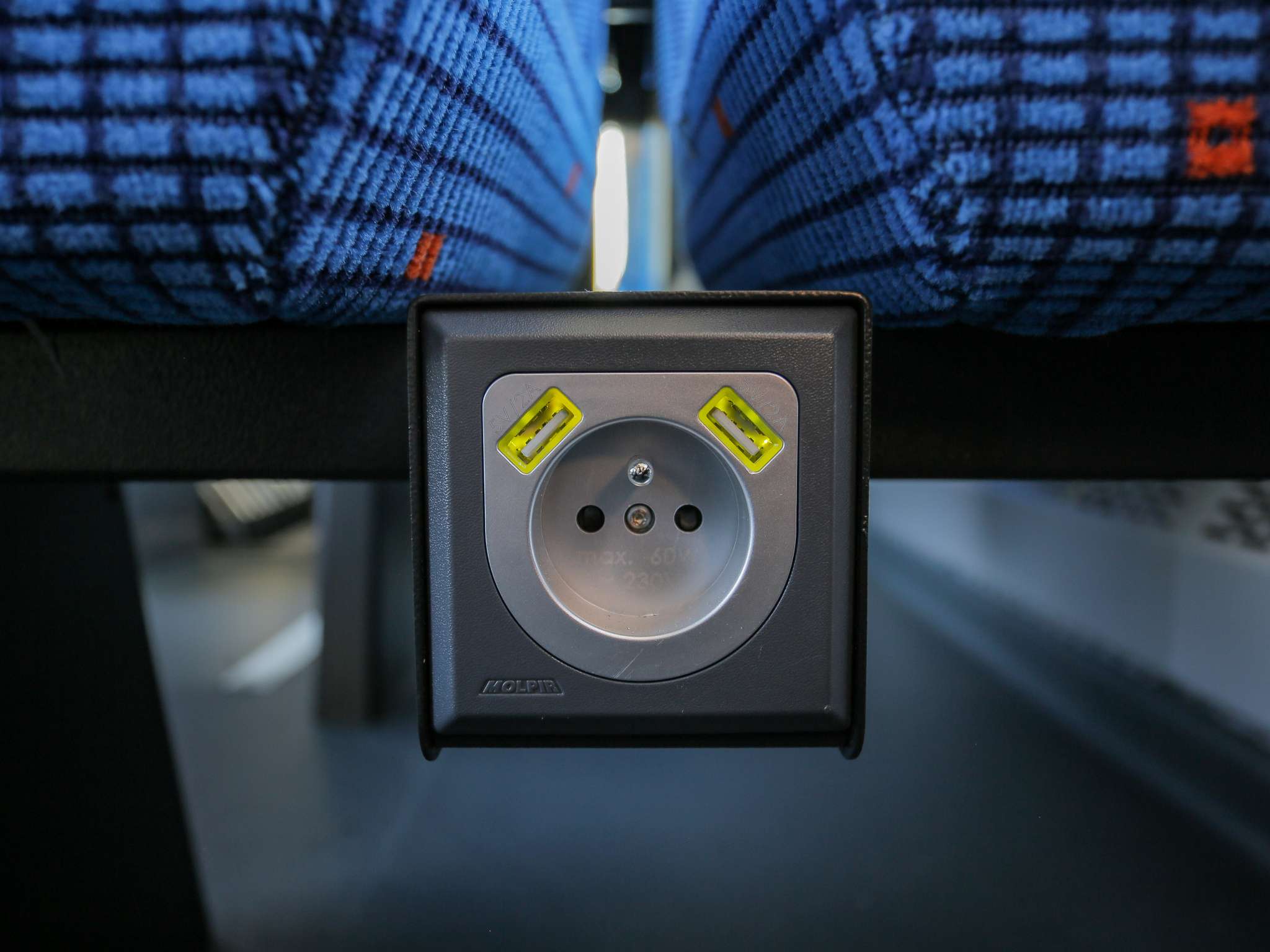 Inforail - Czeskie Koleje rozwijają „train-office” na torach. Coraz więcej pociągów z gniazdkami