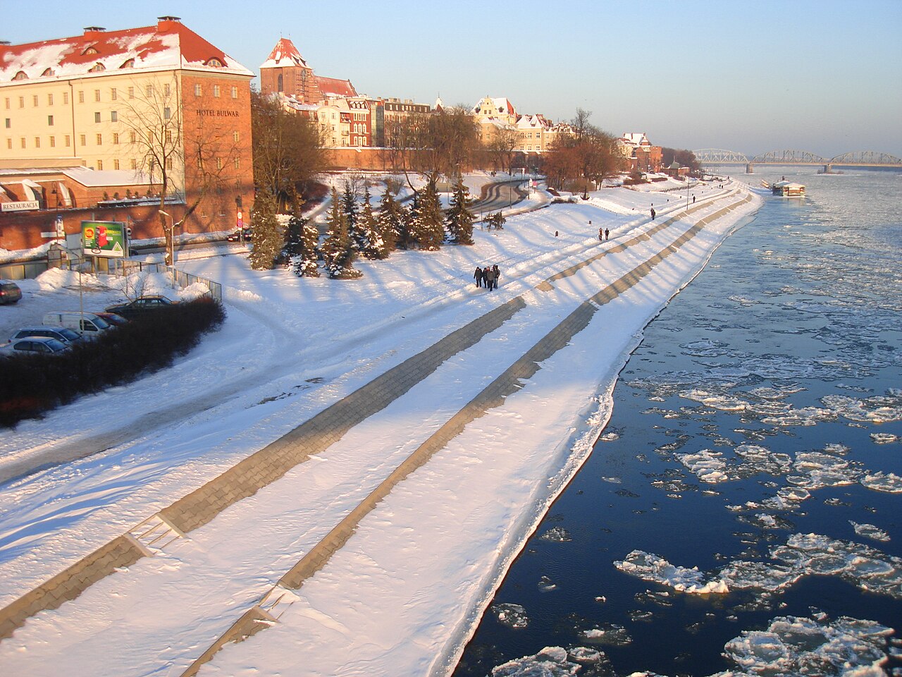 Infoship - Pokrywa lodowa na Wiśle zbliża się do Torunia. Ekspert ostrzega przed trudną sytuacją na zbiorniku włocławskim