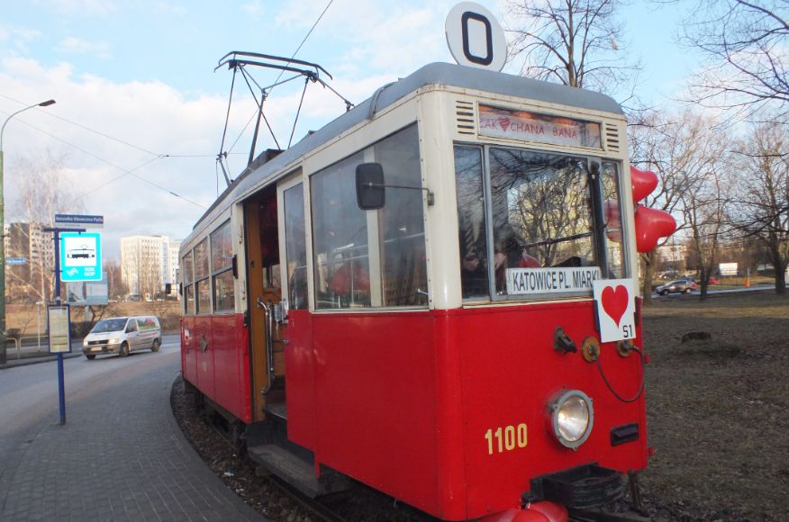 Infotram - Zabytkowa „eNka” znów wyjedzie na walentynki. Zakochana bana wraca na tory