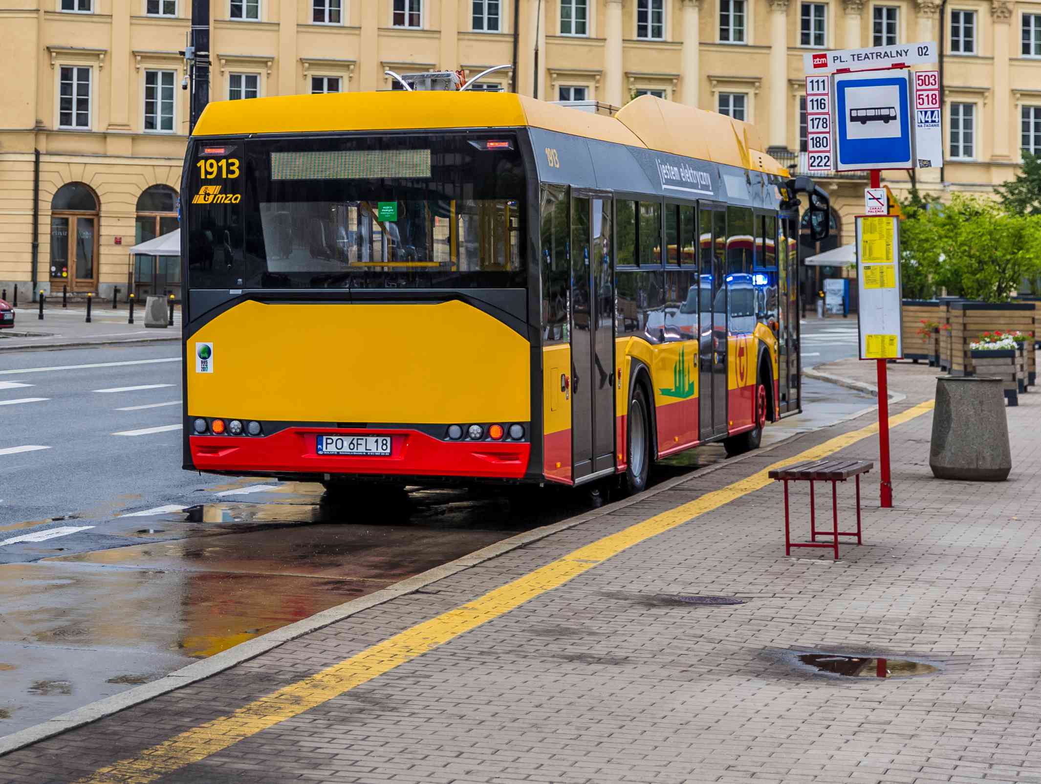 Infobus - MZA Warszawa sięga po opcję. Kolejne 79 autobusów elektrycznych od Solarisa dla stolicy