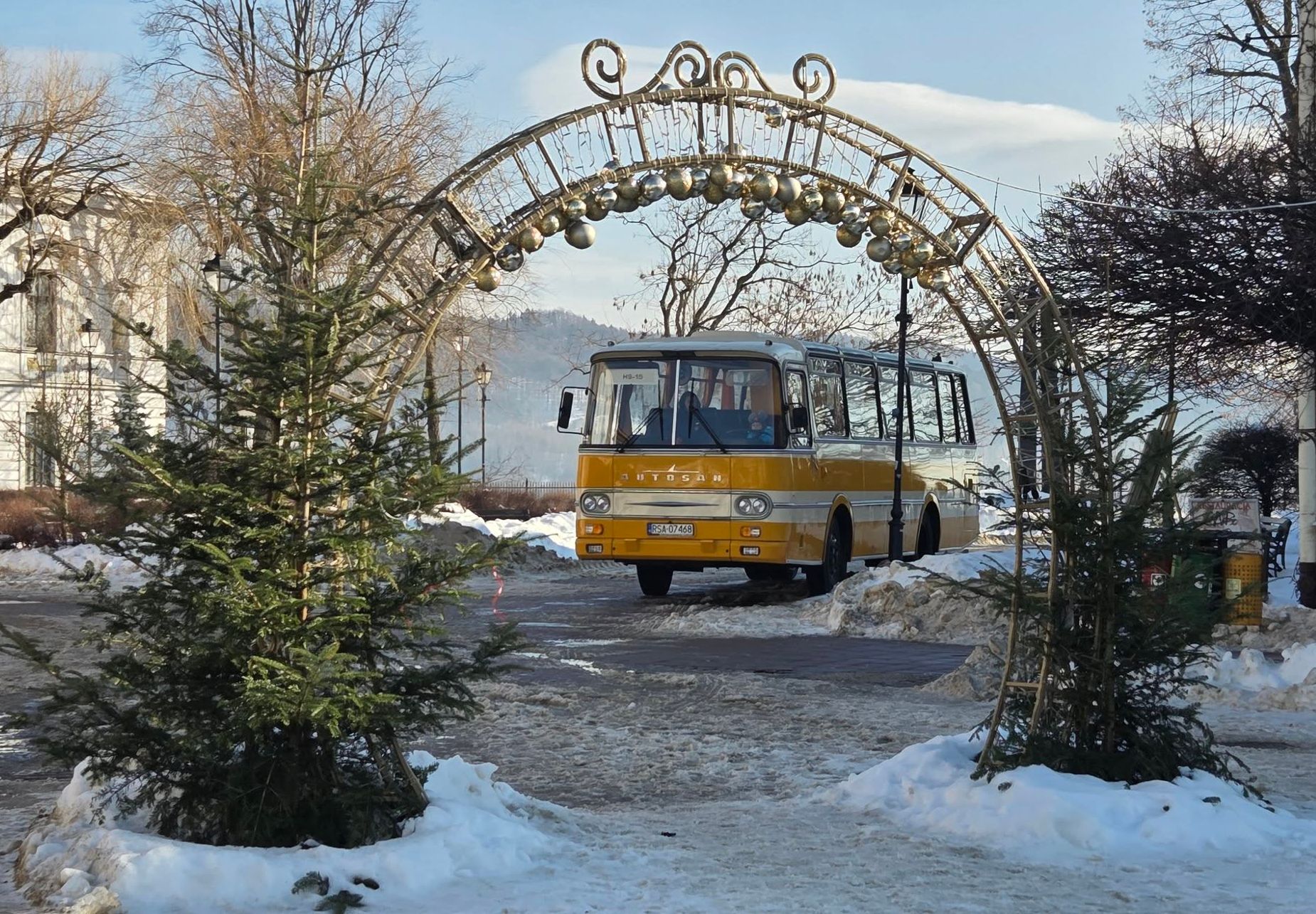 Infobus - Autosan w ogniu poselskich pytań. Jaka przyszłość czeka polskiego producenta autobusów?