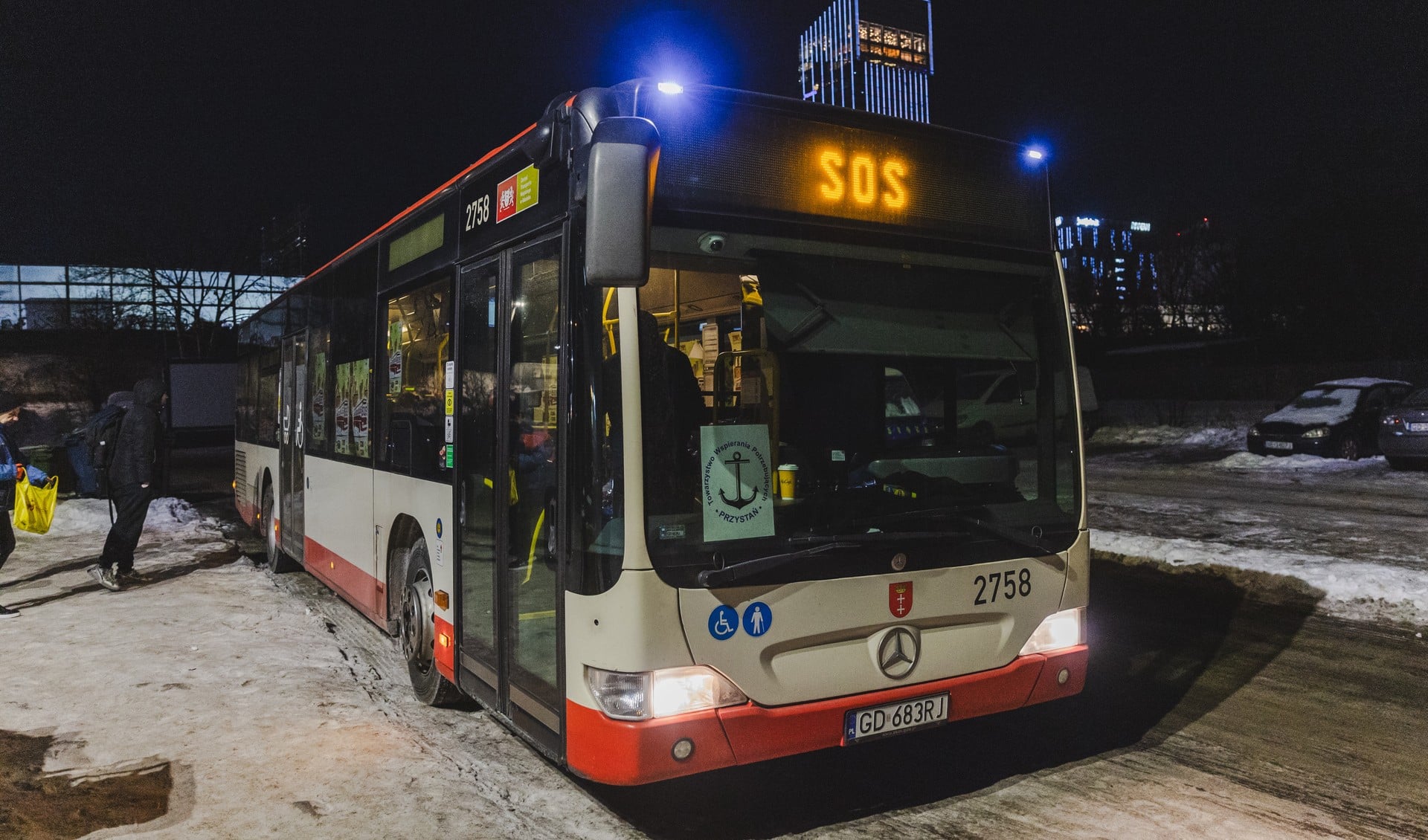 Infobus - Autobusowa pomoc się sprawdza: Warszawa, Łódź, Gdańsk i Hajnówka wzmacniają akcję „Mróz”