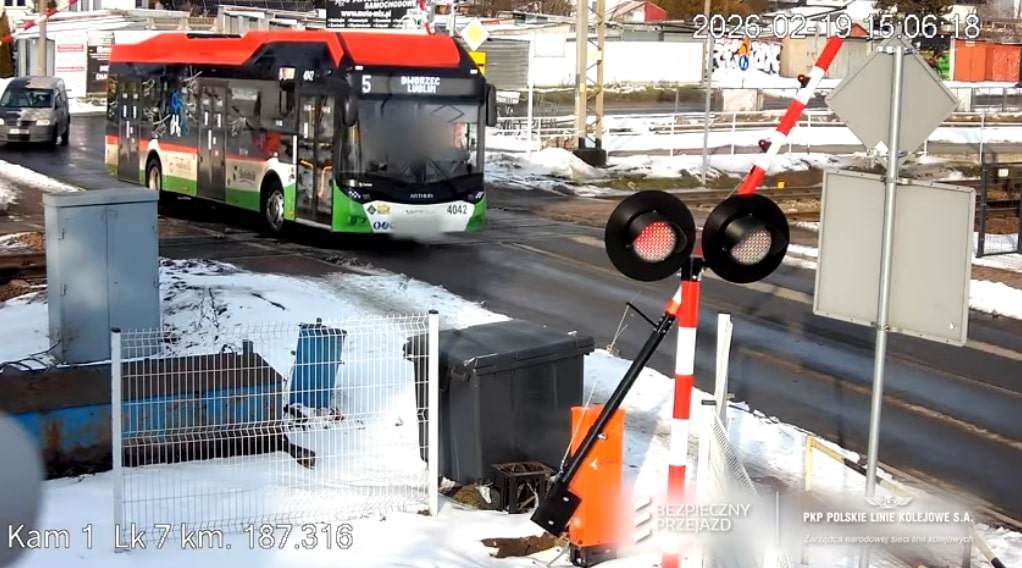 Infobus - Autobus w Świdniku utknął między rogatkami. Jednoznaczna reakcja MPK Lublin
