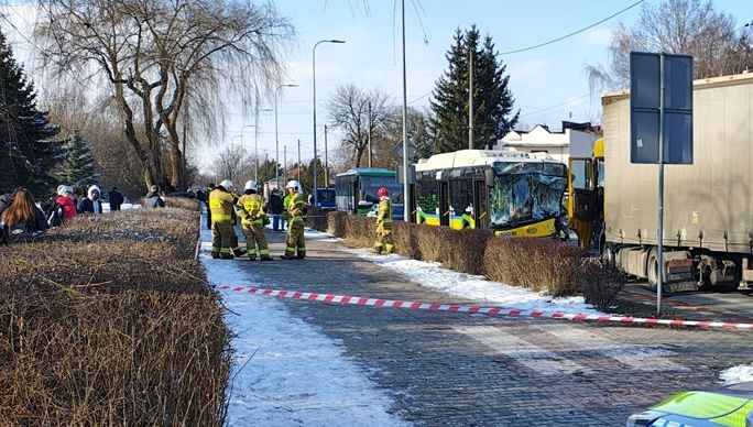 Infobus - Bełchatów: Karambol z udziałem autobusu elektrycznego. Sześć osób poszkodowanych