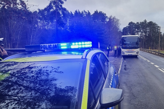 Infobus - Wielkopolska: Naczepa ciężarowego DAF-a uderzyła w autobus z dziećmi