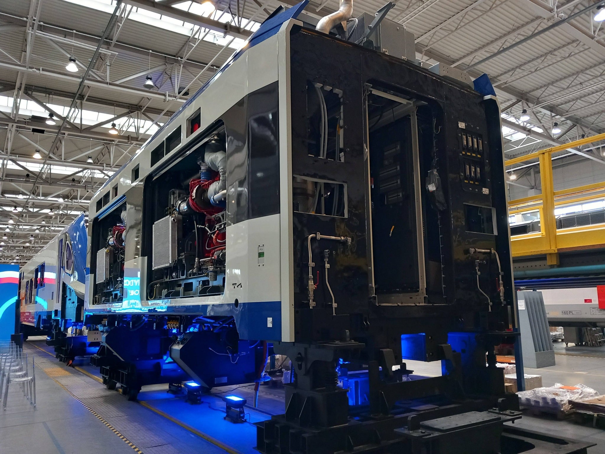 Inforail - Kiedy pojedziemy hybrydami PKP Intercity? Minister Klimczak wskazał termin