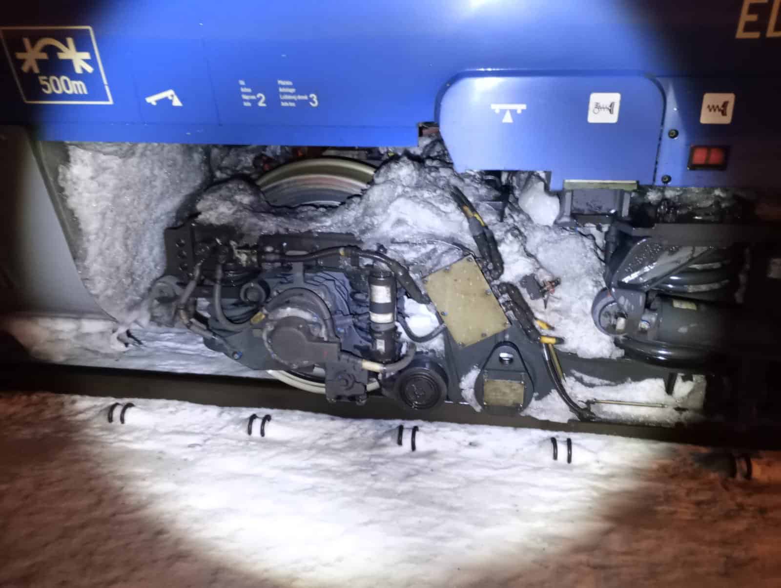 Inforail - Prezes PKP Intercity: Tony śniegu i lodu na wózkach po zjeździe pociągu z trasy