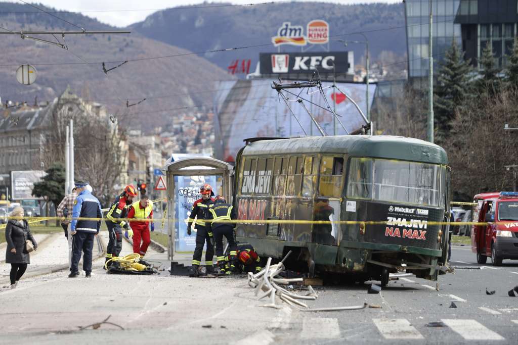 Infotram - Tragiczne wykolejenie tramwaju w Sarajewie. Jedna osoba nie żyje, kilku rannych