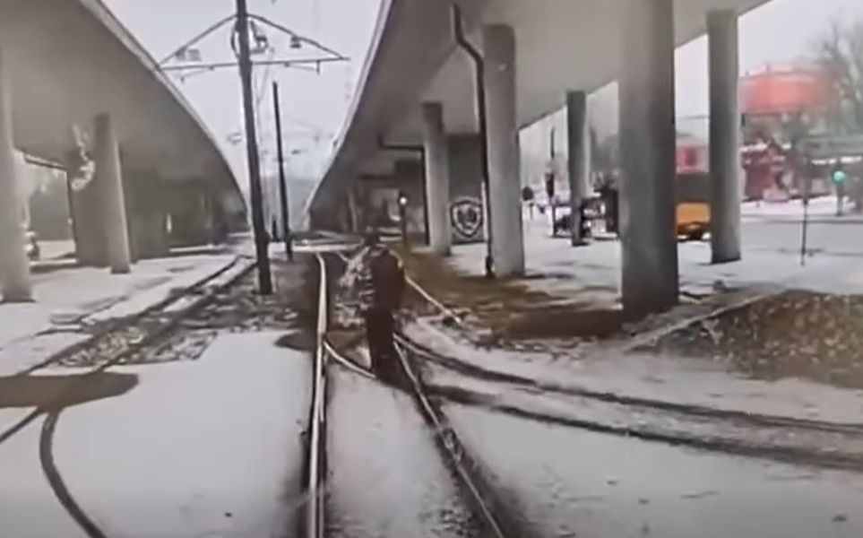 Infotram - Zablokowała cztery tramwaje, bo nie zdążyła wsiąść. Interwencja policji w Łodzi