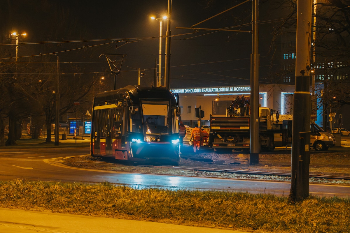 Infotram - Nocne prace torowe w Łodzi. Remonty prowadzone są gdy miasto śpi