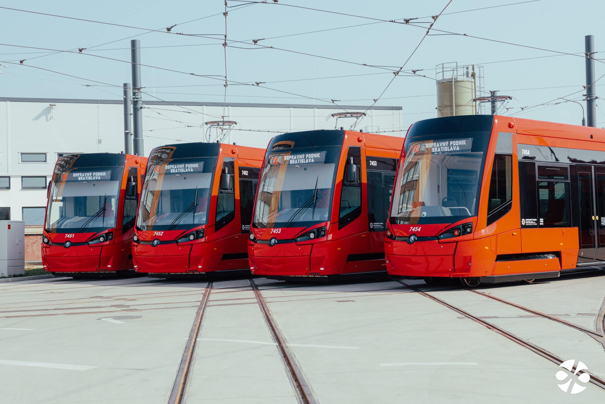 Infotram - Nowe tramwaje w Bratysławie. Pierwsze pojazdy z ostatniego zamówienia wyjechały na trasy