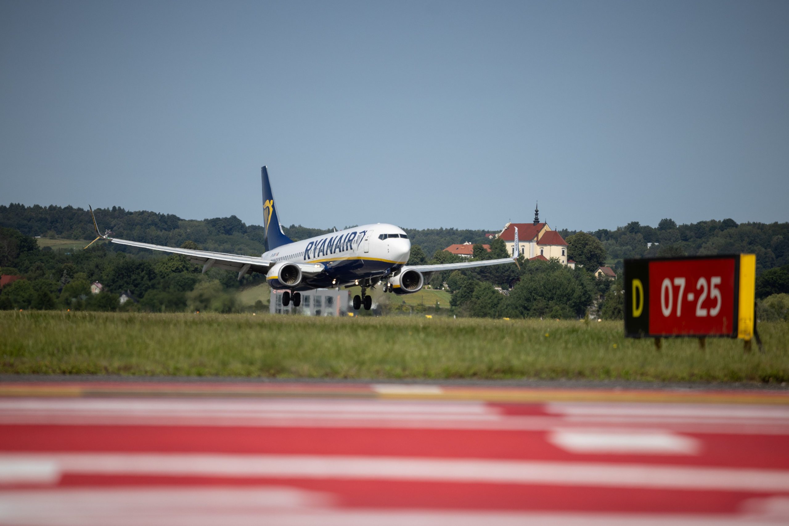 Infoair - Nowy system ILS w Kraków Airport od 1 października. PAŻP rozpoczyna wymianę urządzenia
