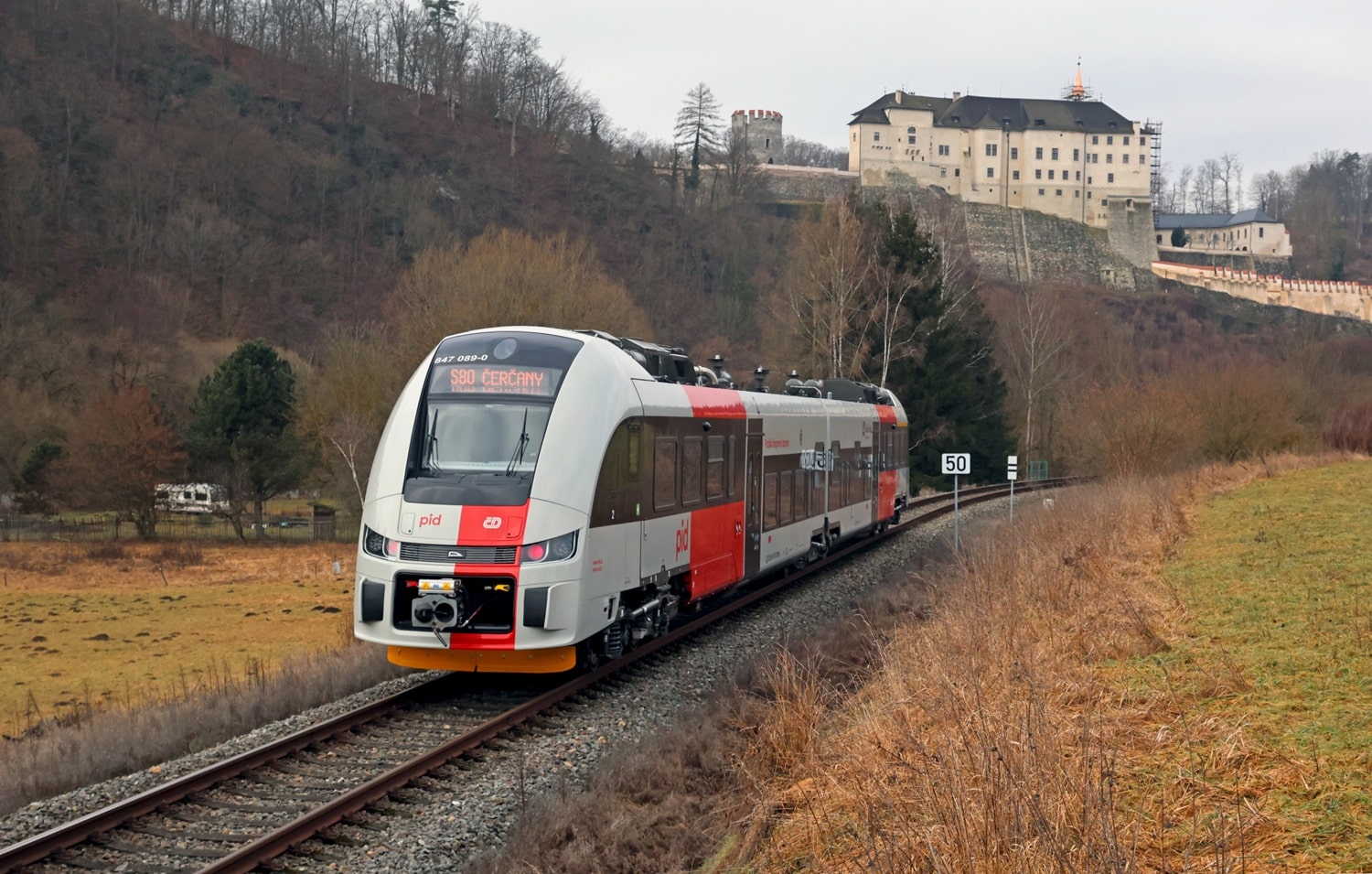 Inforail - Nowe PESA RegioFoxy na legendarnym „Posázavskim Pacyfiku”. Nowoczesne pociągi poprawią komfort podróży
