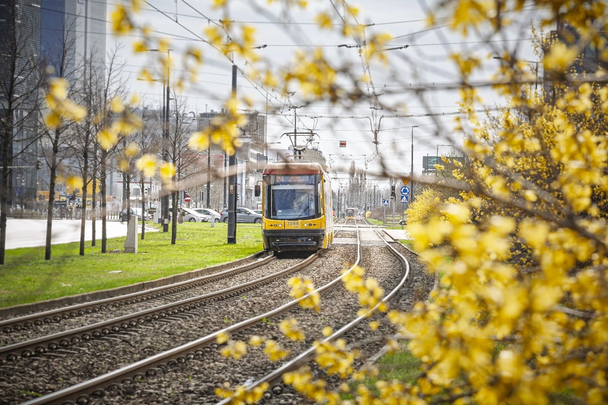 Infotram - Warszawa znowu tnie „przy okazji”. Po raz kolejny raz padło na tramwajową linię 27
