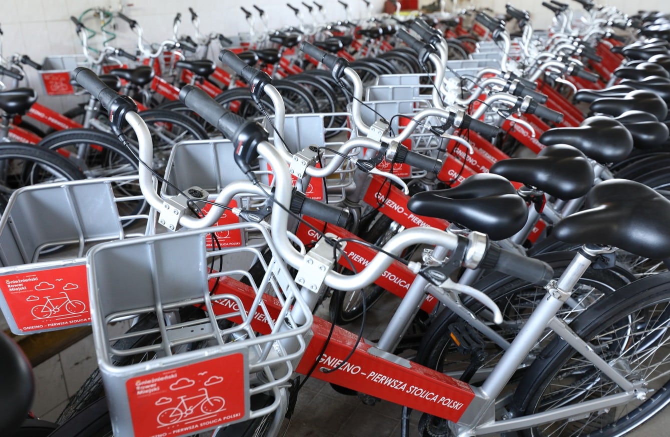 Infobike - Koniec z przewracającymi się rowerami? Gniezno porządkuje strefy miejskiego systemu