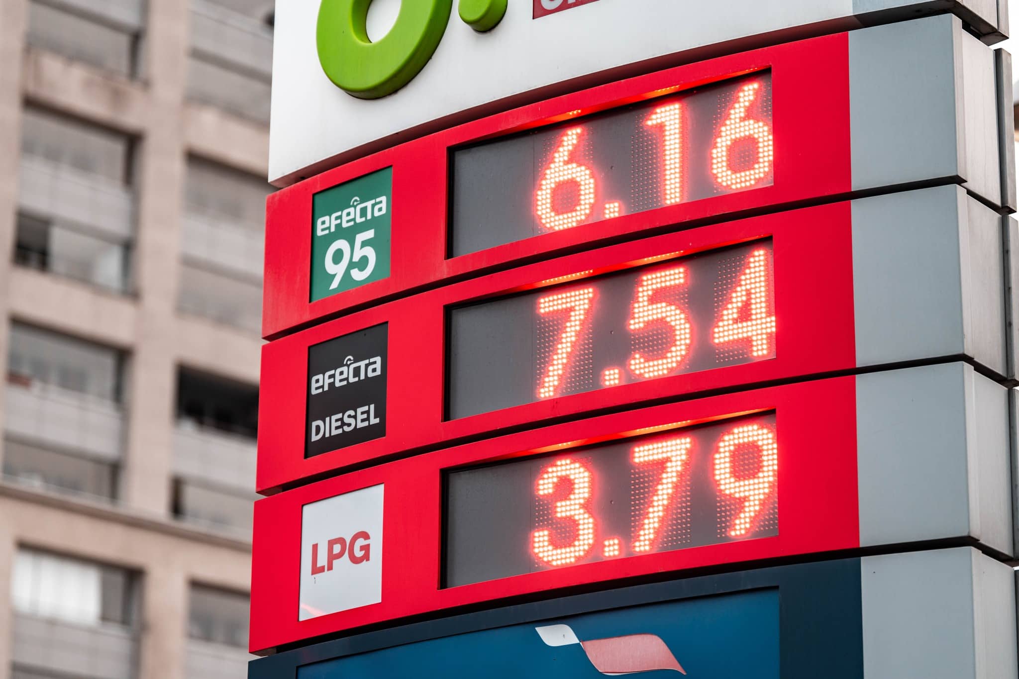 Infobus - Rządowy pakiet „Ceny Paliwa Niżej” obniżył koszty Kowalskiemu, ale nie przewoźnikom