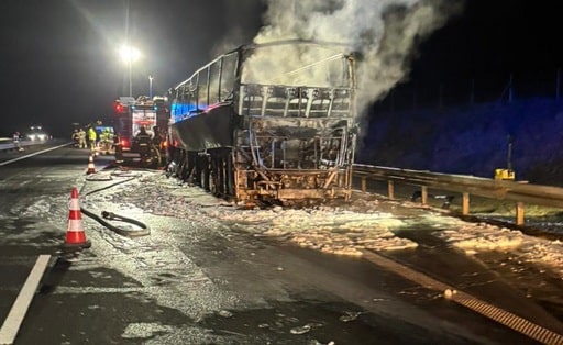 Infobus - Wielkopolskie: Nocny pożar autokaru na A2. Pasażerowie sprawnie ewakuowani