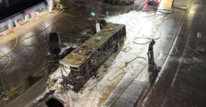 Infobus - Tragiczny pożar lokalnego autobusu w Szwajcarii. Policja bada, czy był to celowy czyn