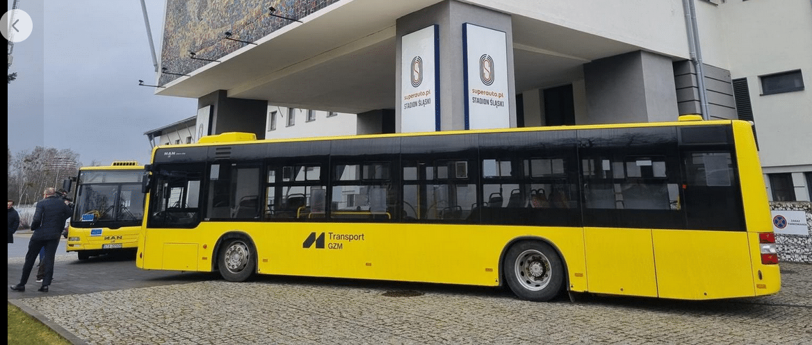 Infobus - Autobusy z Polski dla Ukrainy. Śląskie przekazuje dwa MAN-y i agregaty prądotwórcze