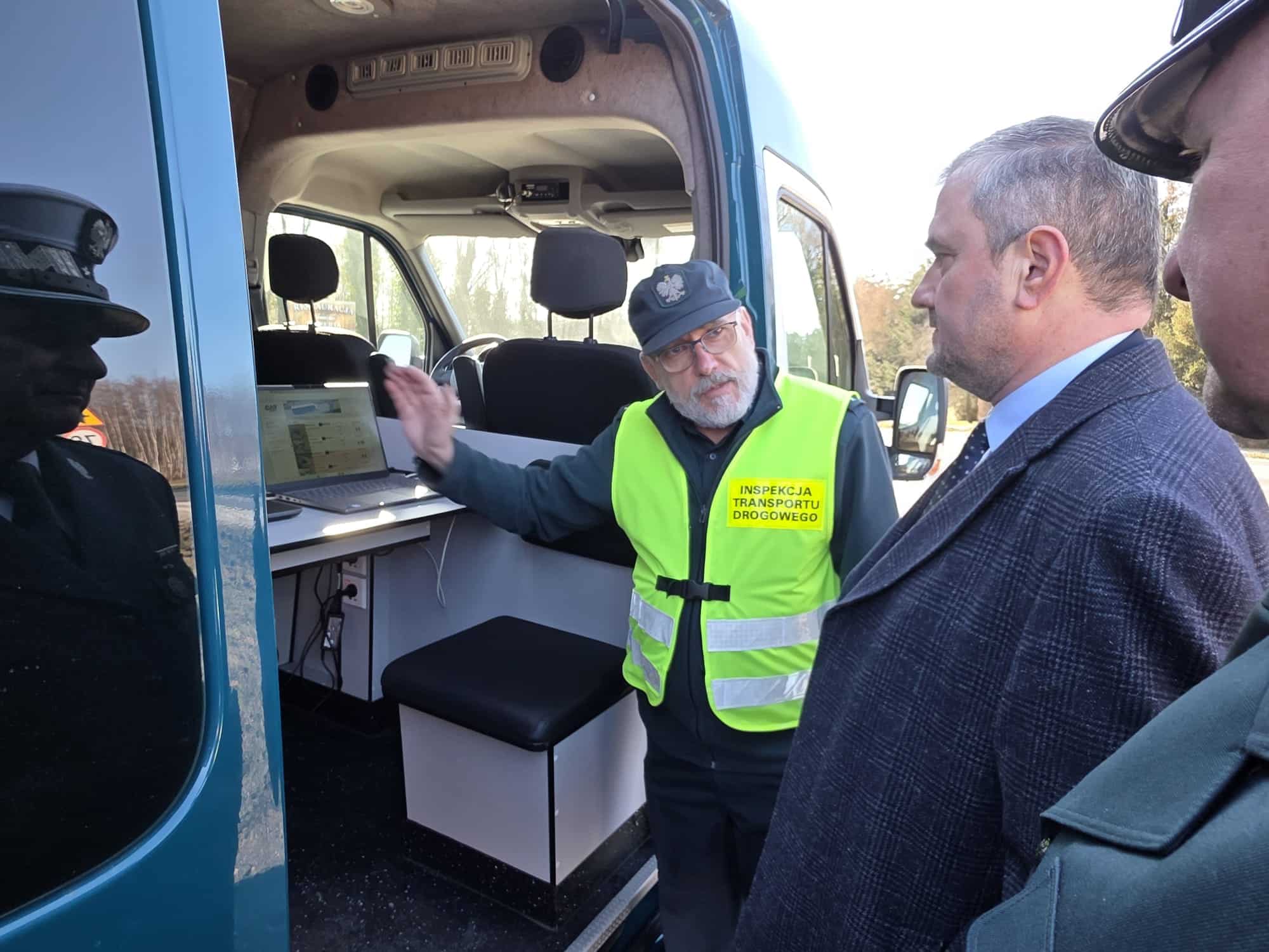 Infobus - W Woli Dębińskiej zmodernizowano punkt kontroli autokarów i ciężarówek w ruchu