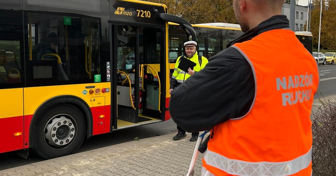 Infobus - Warszawa: Tramwaj wjechał w autobus na Rondzie Waszyngtona. Utrudniania na 5 liniach