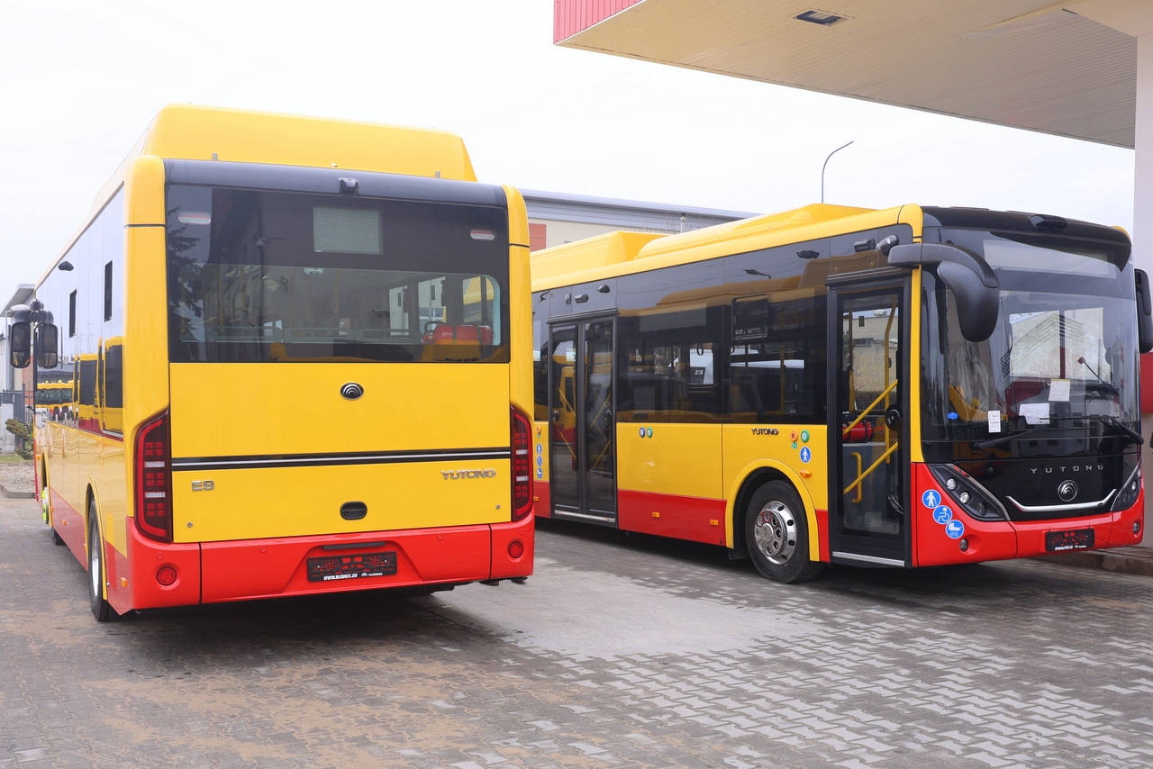 Infobus - MPK Łomża odbiera mniejsze elektrobusy. Cztery Yutongi E9 już na miejscu