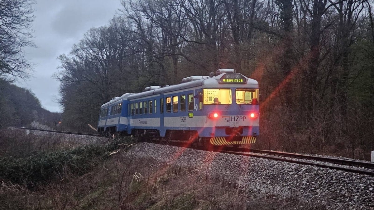 Inforail - Nawałnice paraliżują ruch kolejowy w Chorwacji. Wykolejenie pociągu na trasie Bjelovar – Kloštar