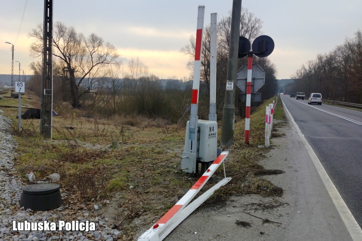 Inforail - 2 tysiące mandatu za uszkodzenie rogatek na przejeździe kolejowym pod Krosnem Odrzańskim