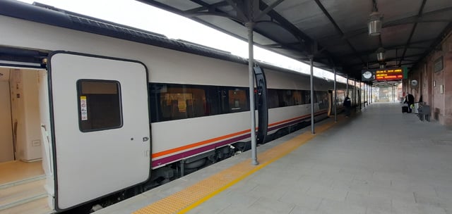 Inforail - Renfe utworzą własną spółkę do obsługi autobusowej komunikacji zastępczej