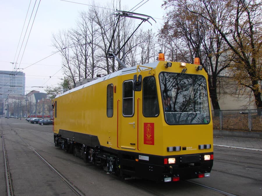 Infotram - Cztery firmy zainteresowane dostawą szlifierki do torów tramwajowych w Krakowie