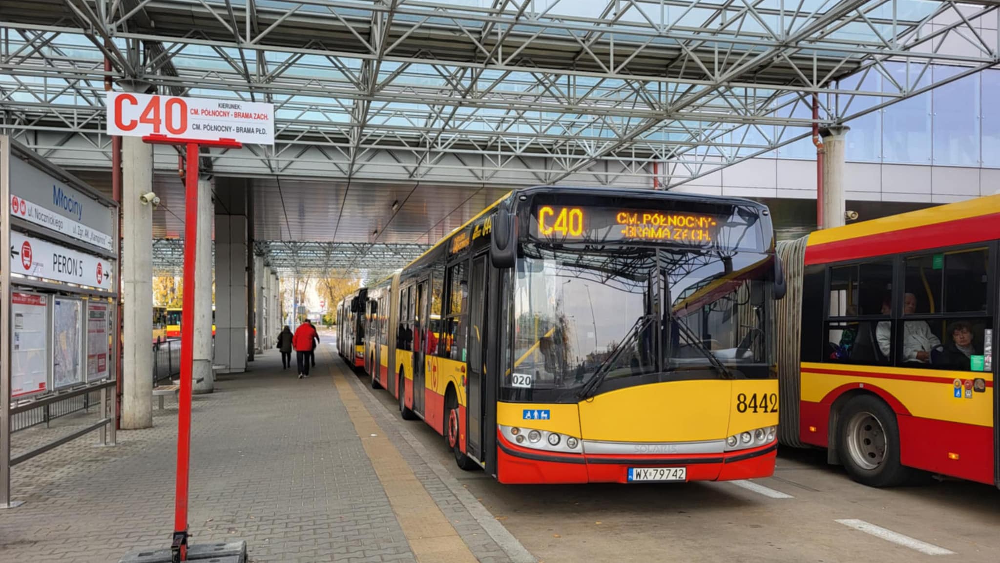 Infotrans - Przed świętami Warszawa wzmocni komunikację autobusową. W tym na cmentarze