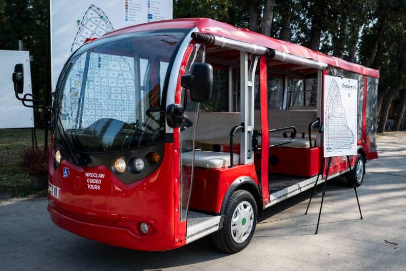 Infotrans - Wrocław idzie śladem Gliwic: bezpłatne meleksy na cmentarzu. Na razie testowo