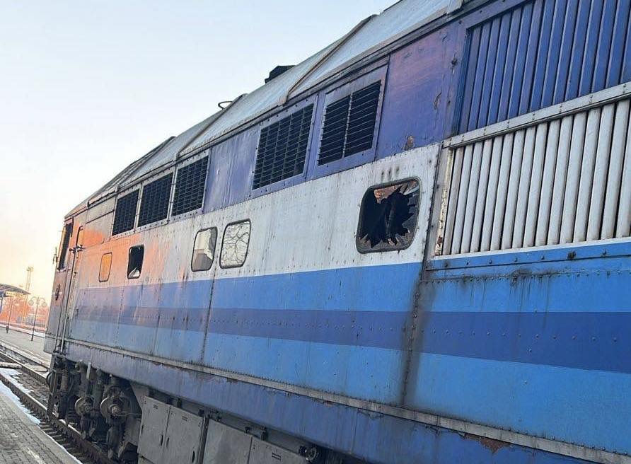 Inforail - Atak na infrastrukturę kolejową w Ukrainie. Dron uderzył w lokomotywę pociągu pasażerskiego