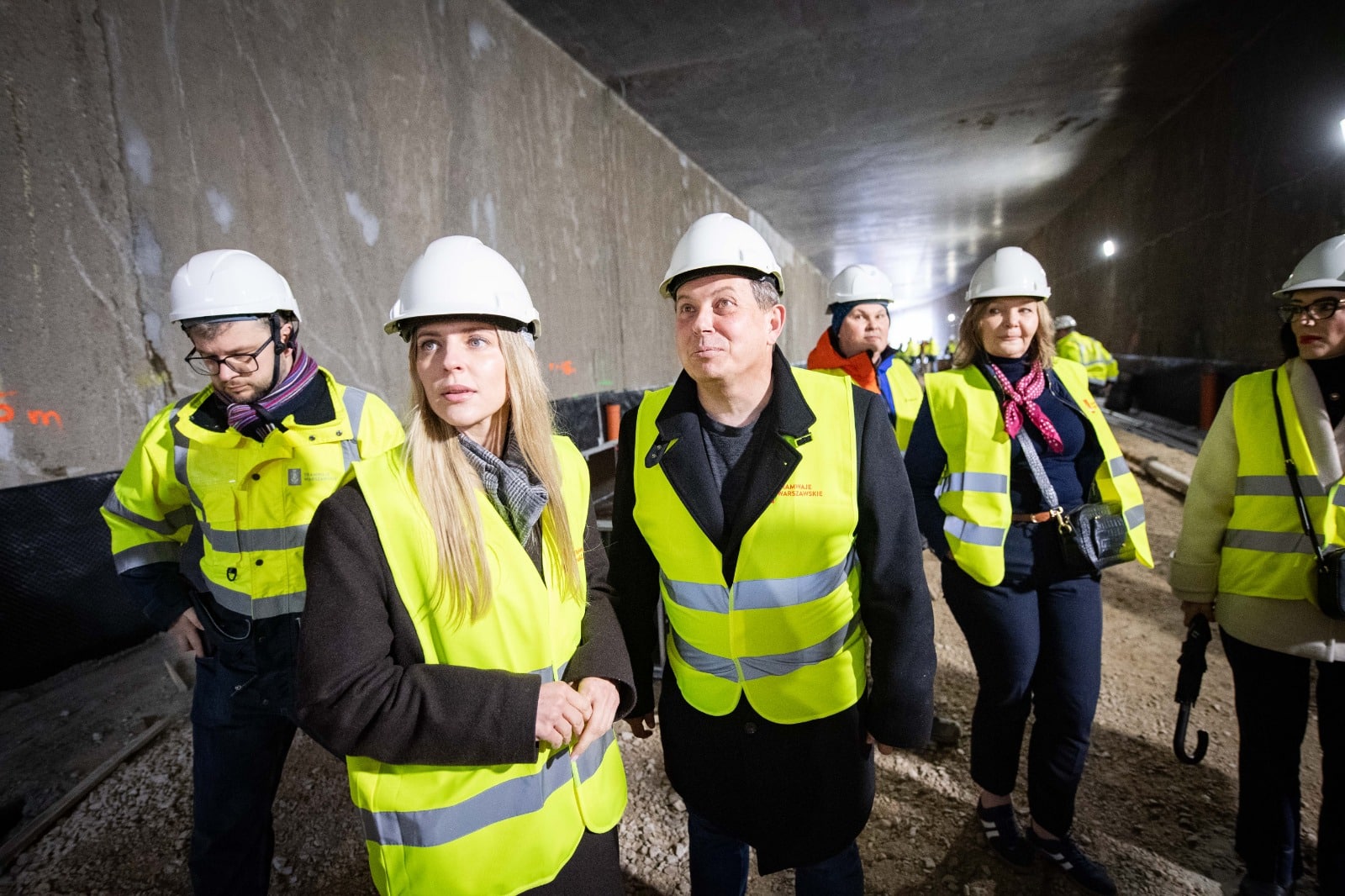 Infotram - Wiceministra Gajewska na budowie linii tramwajowej w Warszawie. Polityczna obecność czy realny nadzór?