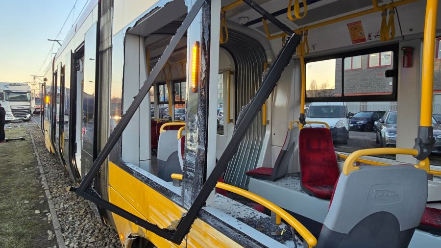 Infotram - Dwa groźne zdarzenia z udziałem tramwajów w Warszawie. Są ranni i utrudnienia w ruchu