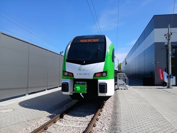 Inforail - Nowe zaplecze techniczne Kolei Mazowieckich w Radomiu otwarte