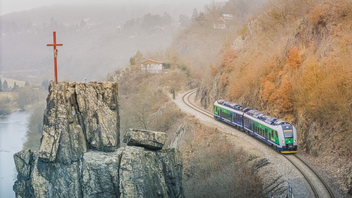 Inforail - Praga planuje przetarg na obsługę „Posázavskiego Pacyfiku”. Po 2030 roku pociągi bateryjne