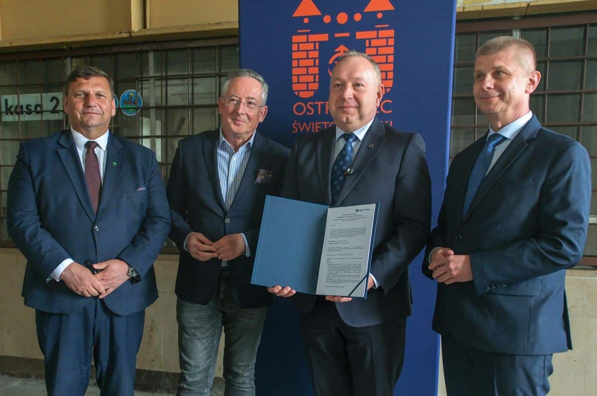 Inforail - Kompleksowa przebudowa zabytkowego dworca w Ostrowcu Świętokrzyskim. PKP SA porozumiały się z miastem