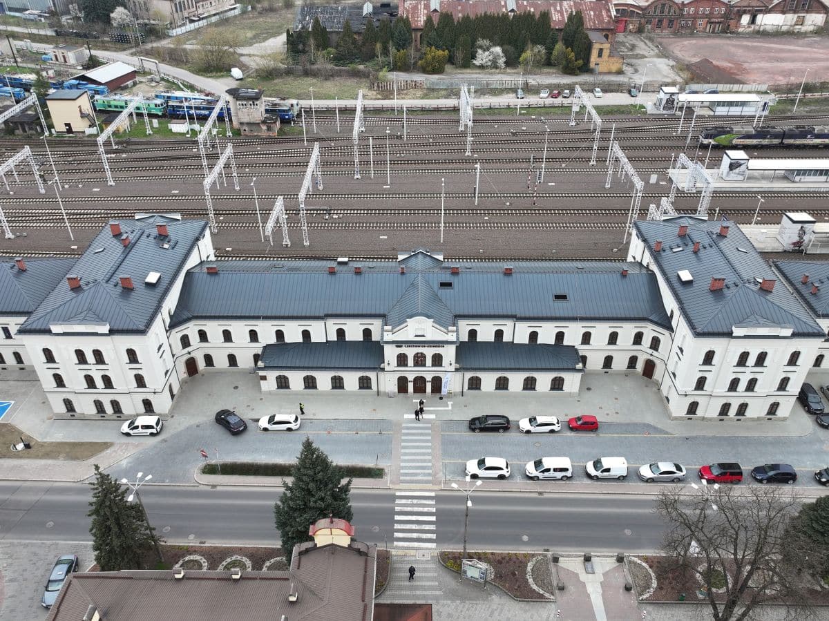 Inforail - Zabytkowy dworzec kolejowy w Czechowicach-Dziedzicach już po przebudowie